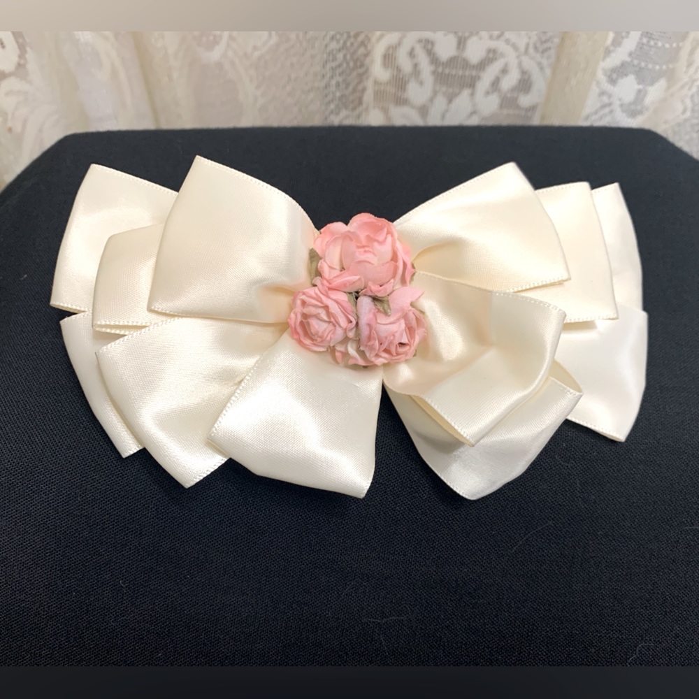 VINTAGE EARLY 90’s BARRETTE W/ BOWS AND PINK ROSETTES